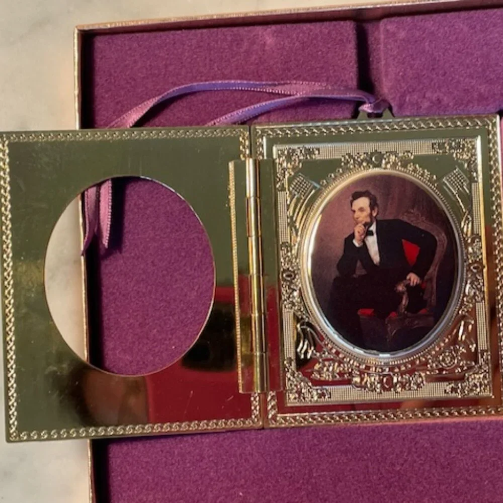 1999 White House Christmas Ornament President Abraham Lincoln's Portrait